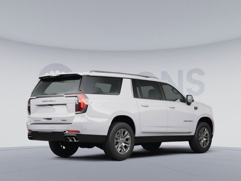 Used 2025 GMC Yukon XL Denali Ultimate w/ LPO, Illumination Package image 4