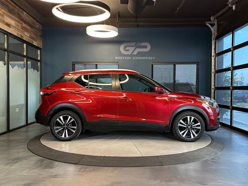 Used 2020 Nissan Kicks SV FWD image 2