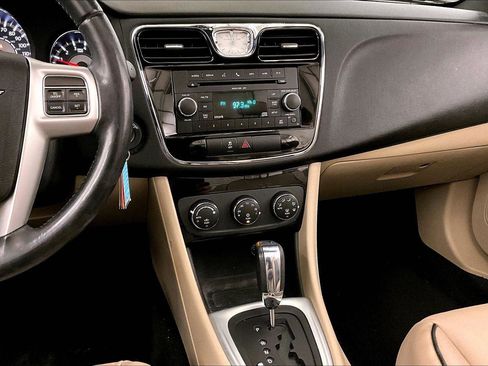 Used 2011 Chrysler 200 Touring image 7