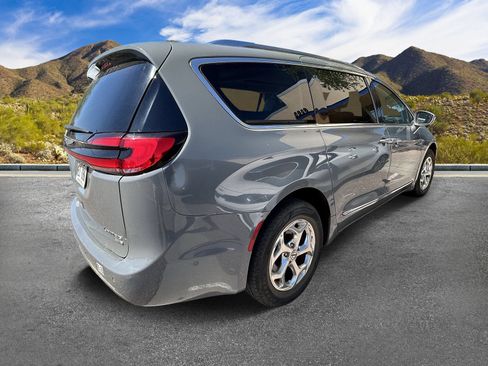 Used 2021 Chrysler Pacifica Limited w/ Premium & Safety Sphere Group AWD/4WD image 4