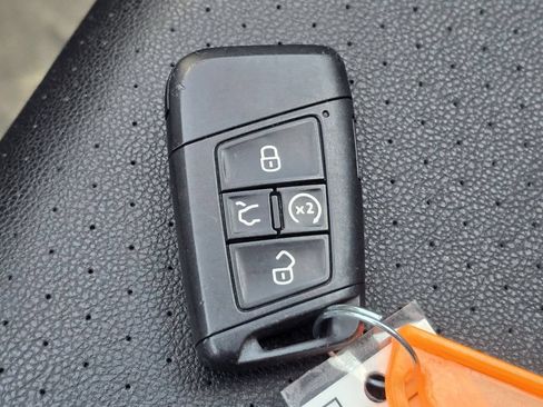 Used 2023 Volkswagen Atlas SEL R-Line AWD/4WD image 35
