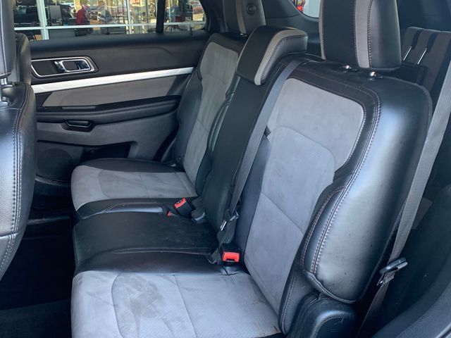 Used 2017 Ford Explorer XLT w/ Equipment Group 202A FWD image 9
