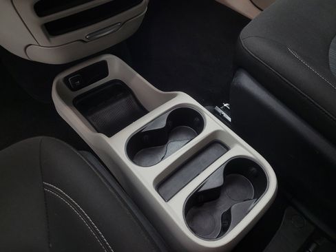 Used 2023 Chrysler Voyager LX image 26