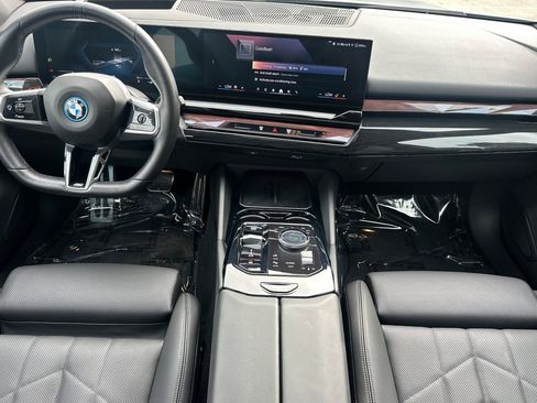 Used 2025 BMW i5 xDrive40 w/ M Sport Package AWD/4WD image 17