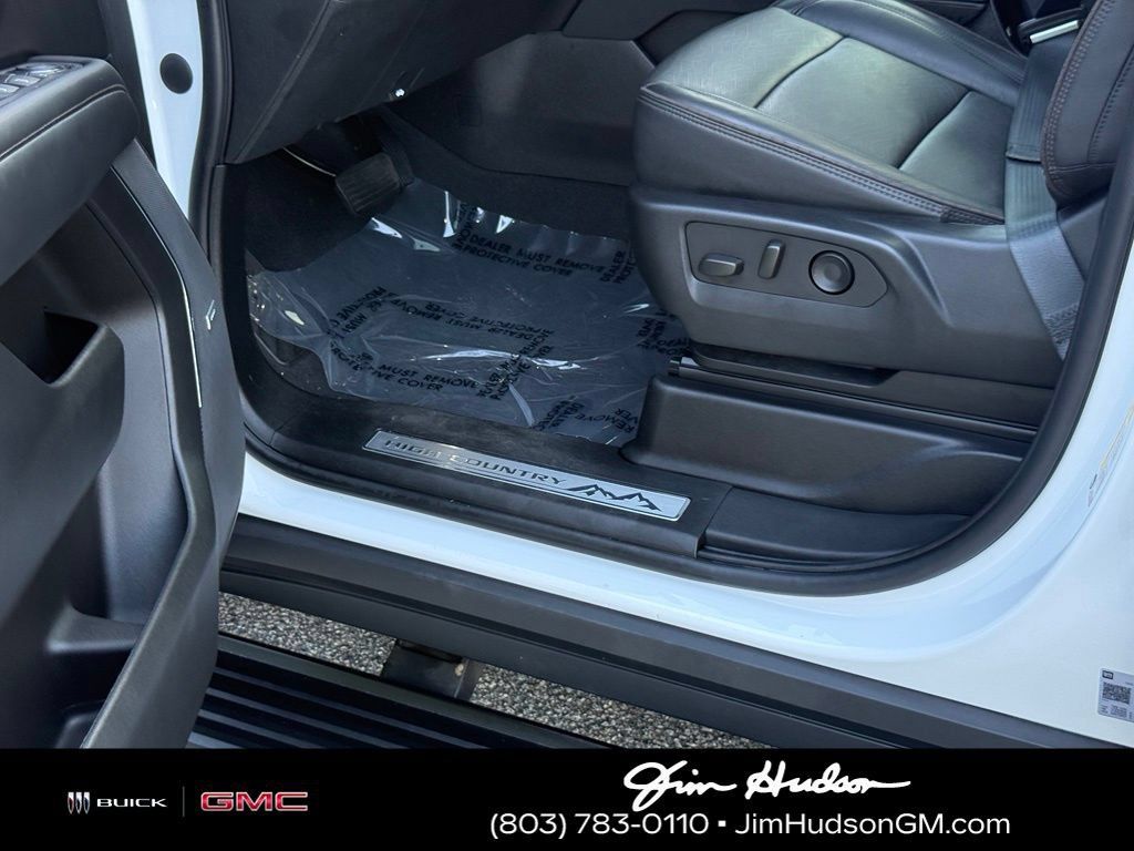Certified 2023 Chevrolet Tahoe High Country AWD/4WD image 24