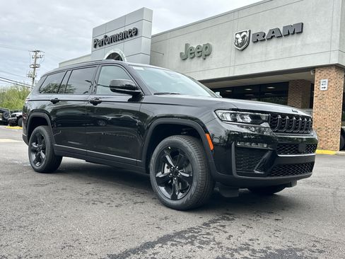 New 2026 Jeep Grand Cherokee L Limited w/ Limited Altitude Package AWD/4WD image 19