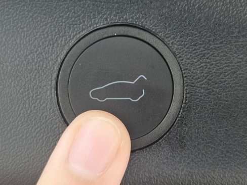 Used 2023 Tesla Model Y Long Range AWD/4WD image 76