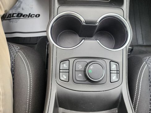 Used 2023 GMC Terrain SLE w/ Driver Convenience Package image 46