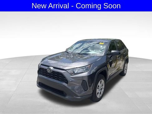 Used 2022 Toyota RAV4 LE FWD image 2