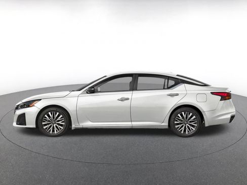 Used 2025 Nissan Altima 2.5 SV FWD image 7