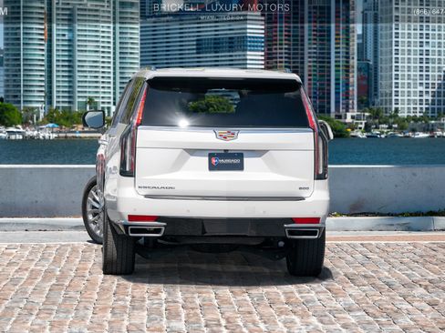 Used 2024 Cadillac Escalade ESV Luxury AWD/4WD image 3