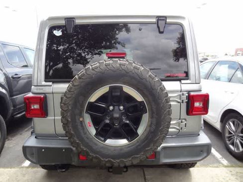 Used 2018 Jeep Wrangler Unlimited Sahara AWD/4WD image 6