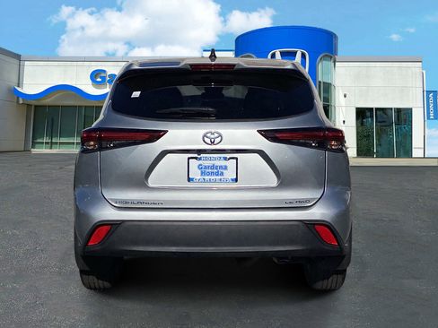Used 2024 Toyota Highlander LE image 5