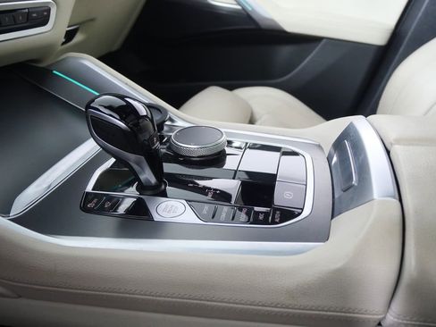 Used 2022 BMW X6 xDrive40i w/ M Sport Package image 24