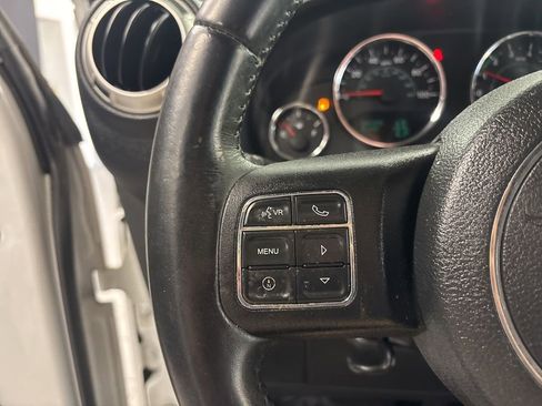 Used 2017 Jeep Wrangler Unlimited Sahara w/ Connectivity Group AWD/4WD image 15