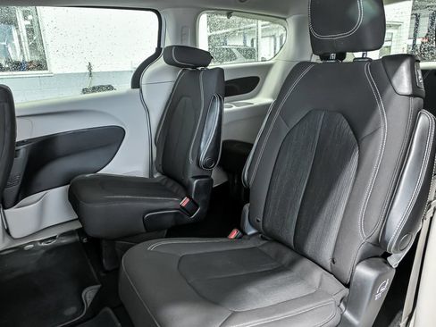 Used 2021 Chrysler Voyager LX FWD image 16