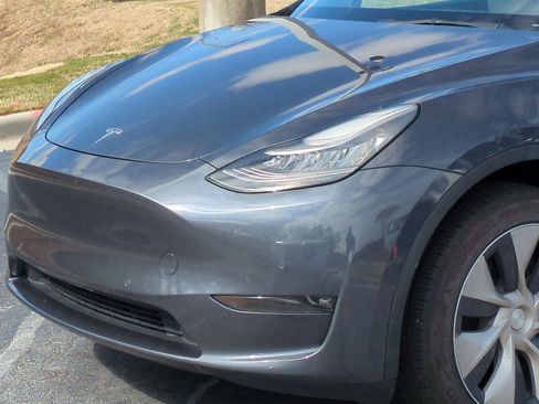 Used 2021 Tesla Model Y 2WD image 6
