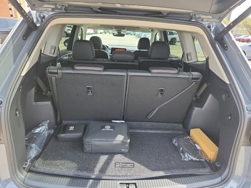 New 2026 Volkswagen Atlas Peak Edition image 11