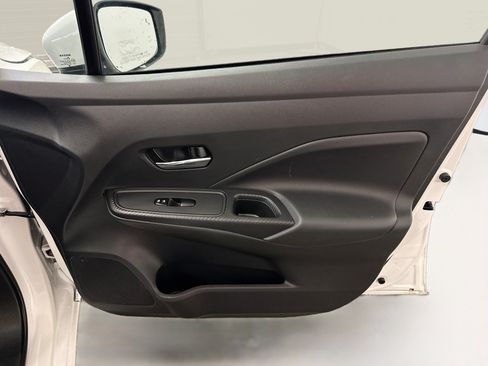 Used 2025 Nissan Versa SV FWD image 32