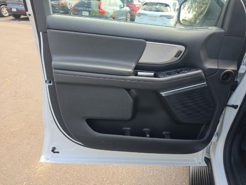 Used 2025 Ford Expedition Active RWD image 7