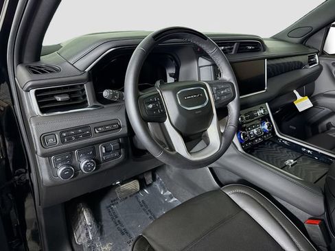 Used 2024 GMC Yukon Denali w/ Advanced Technology Package AWD/4WD image 12