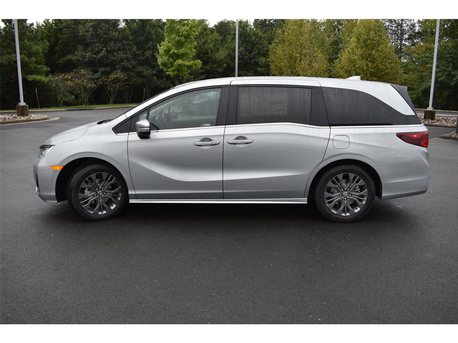 New 2027 Honda Odyssey Touring image 4