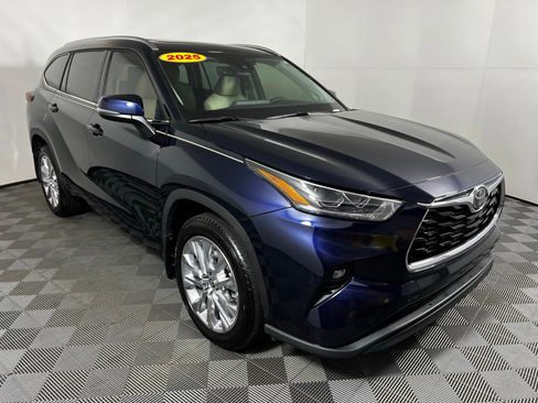 Certified 2025 Toyota Highlander Limited image 3