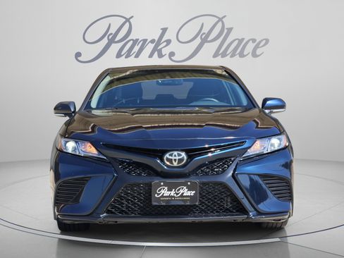 Used 2020 Toyota Camry SE w/ Convenience Package FWD image 9