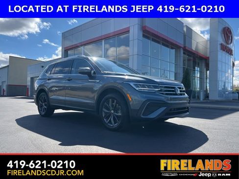 Used 2022 Volkswagen Tiguan SE image 1