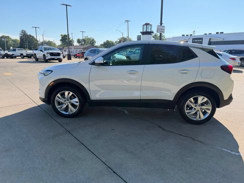 Used 2024 Buick Encore GX Preferred w/ Comfort Package AWD/4WD image 8