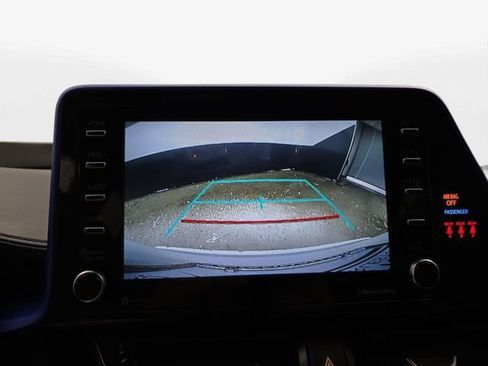 Used 2021 Toyota C-HR XLE FWD image 23