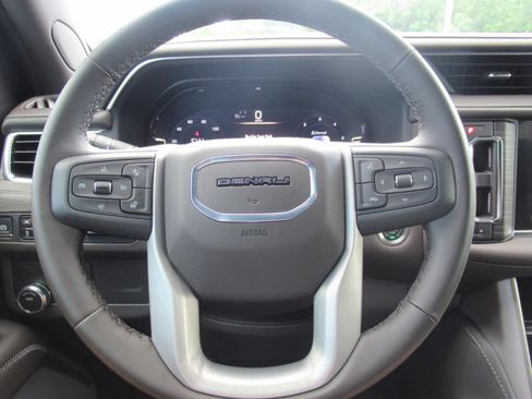 Used 2024 GMC Yukon XL Denali RWD image 23