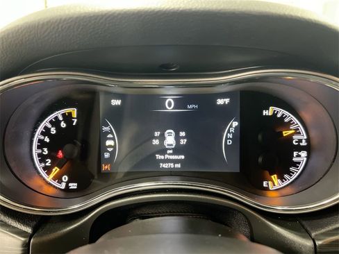 Used 2021 Jeep Grand Cherokee Laredo X image 11