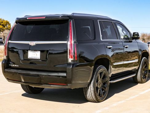 Used 2018 Cadillac Escalade Luxury image 8