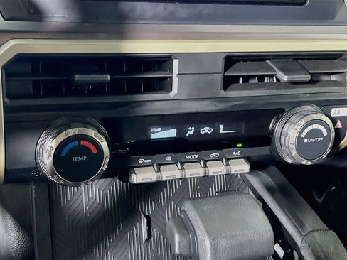 Certified 2025 Toyota Tacoma SR5 AWD/4WD image 14