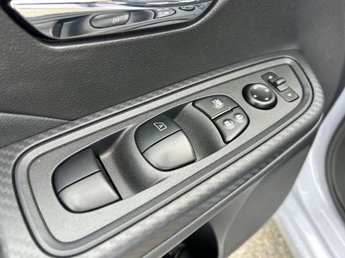 Used 2025 Nissan Versa SV w/ Trunk Package image 23