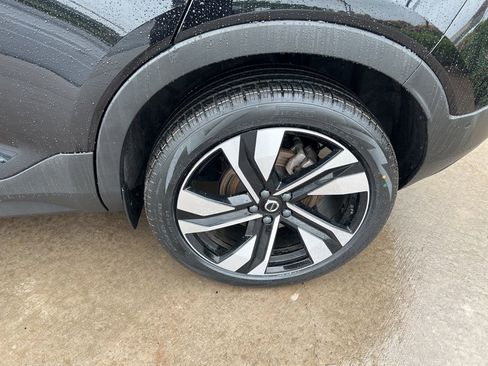 Certified 2023 Volvo XC40 B5 Plus w/ Protection Package Premier image 10