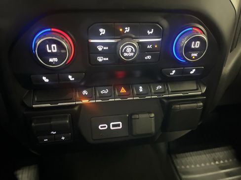 Used 2021 Chevrolet Silverado 1500 LT w/ Fleet Comfort Package AWD/4WD image 18