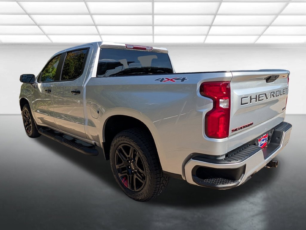 Used 2021 Chevrolet Silverado 1500 RST w/ Redline Edition AWD/4WD image 2