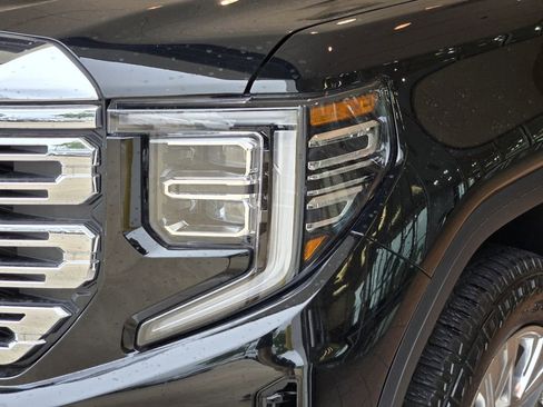 Used 2024 GMC Sierra 1500 Denali AWD/4WD image 8