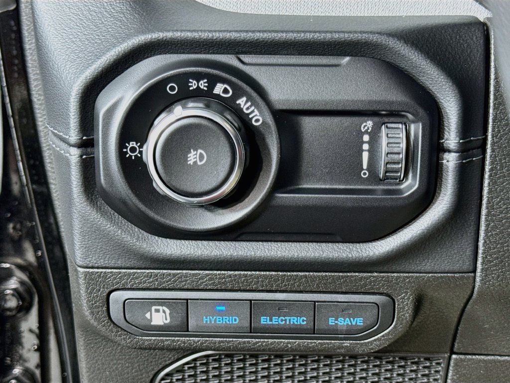 Used 2024 Jeep Wrangler Unlimited Sahara AWD/4WD image 18