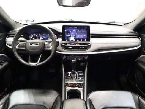 Used 2023 Jeep Compass Latitude image 14