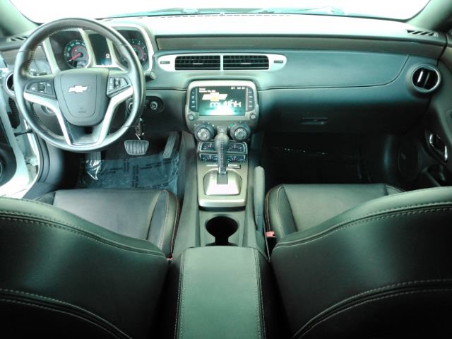 Used 2015 Chevrolet Camaro LT RWD image 2