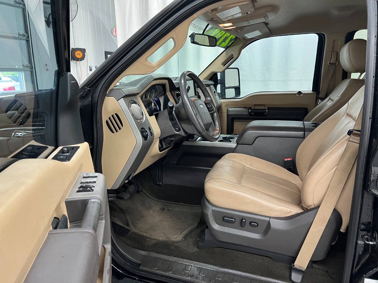 Used 2016 Ford F250 Lariat w/ Lariat Interior Package AWD/4WD image 7
