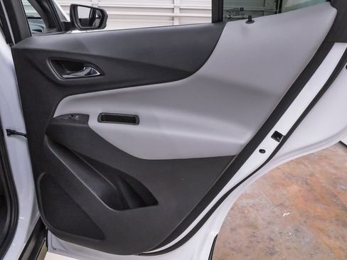 Used 2021 Chevrolet Equinox LS FWD image 27