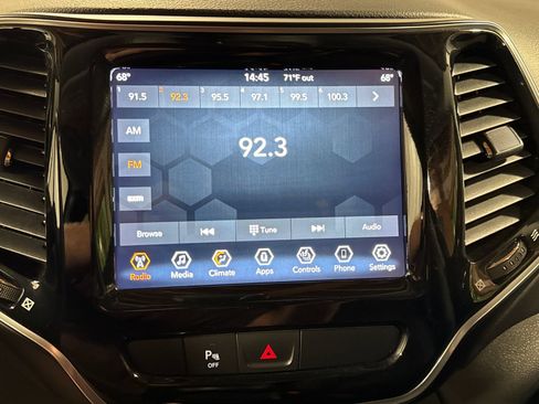Used 2019 Jeep Cherokee Limited AWD/4WD image 21