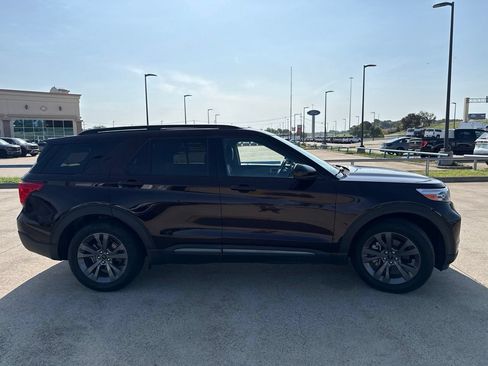 Used 2023 Ford Explorer XLT w/ Equipment Group 202A RWD image 17