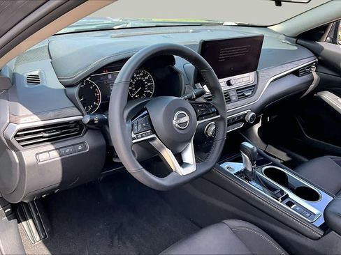 Certified 2024 Nissan Altima 2.5 SV w/ SV Premium Package FWD image 17