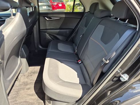 Used 2025 Kia Niro LX FWD image 28