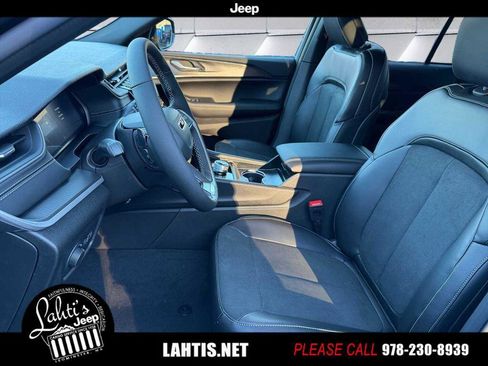 New 2025 Jeep Grand Cherokee Altitude image 7
